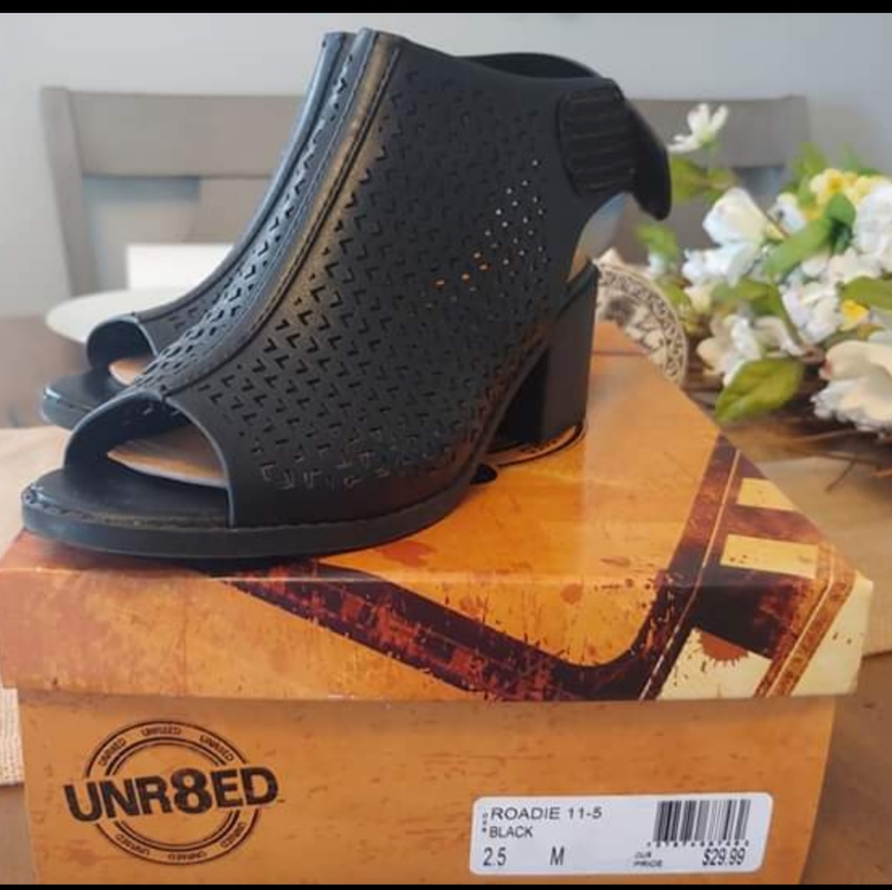 Shoes - Picture 2 of 2